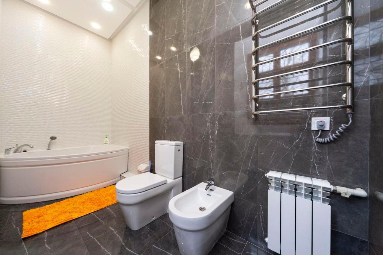 Vip Студио На Дерибасовской Apartment Odesa Exterior foto