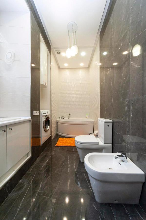 Vip Студио На Дерибасовской Apartment Odesa Exterior foto